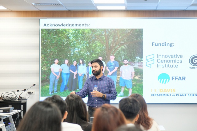 Khi khoa học chạm tới trái tim người trẻ: Dấu ấn VinFuture 2025 tại giảng đường Việt Nam - Ảnh 4.