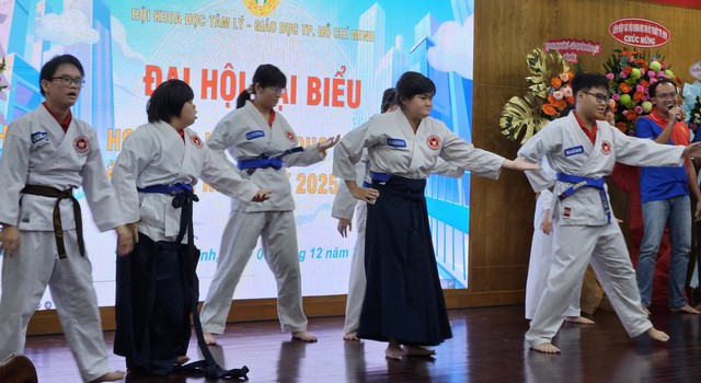 Tiết mục văn nghệ xúc động tại đại hội đại biểu ở TPHCM - Ảnh 1.