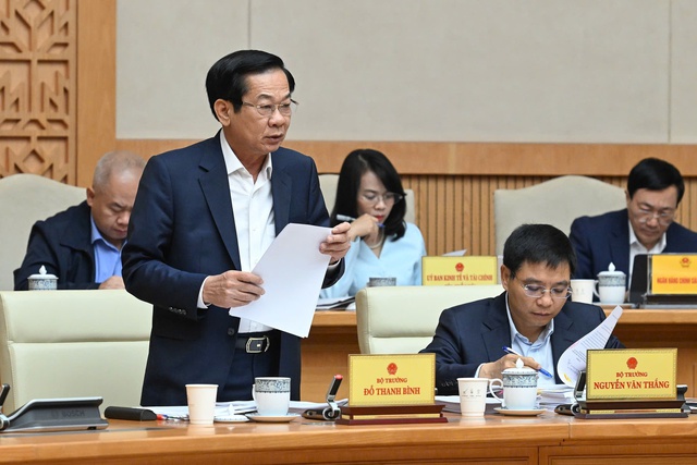 Bộ trưởng Bộ Nội vụ: Đã điều động, biệt phái 4.000 cán bộ xuống hỗ trợ cấp xã  - Ảnh 1.