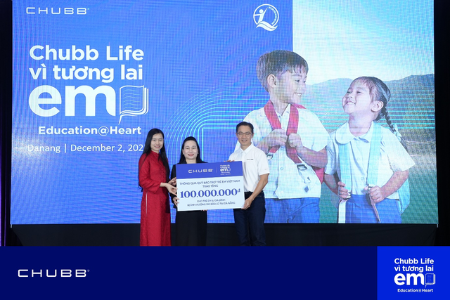 Chubb Life Việt Nam dành hơn 1 tỷ cho học sinh khó khăn và các địa phương gặp thiên tai - Ảnh 2.