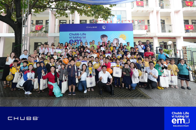 Chubb Life Việt Nam dành hơn 1 tỷ cho học sinh khó khăn và các địa phương gặp thiên tai - Ảnh 3.