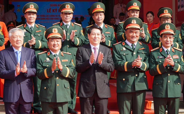 Chủ tịch nước Lương Cường dự lễ kỷ niệm 80 năm ngày truyền thống Lực lượng vũ trang Quân khu 7 - Ảnh 4.
