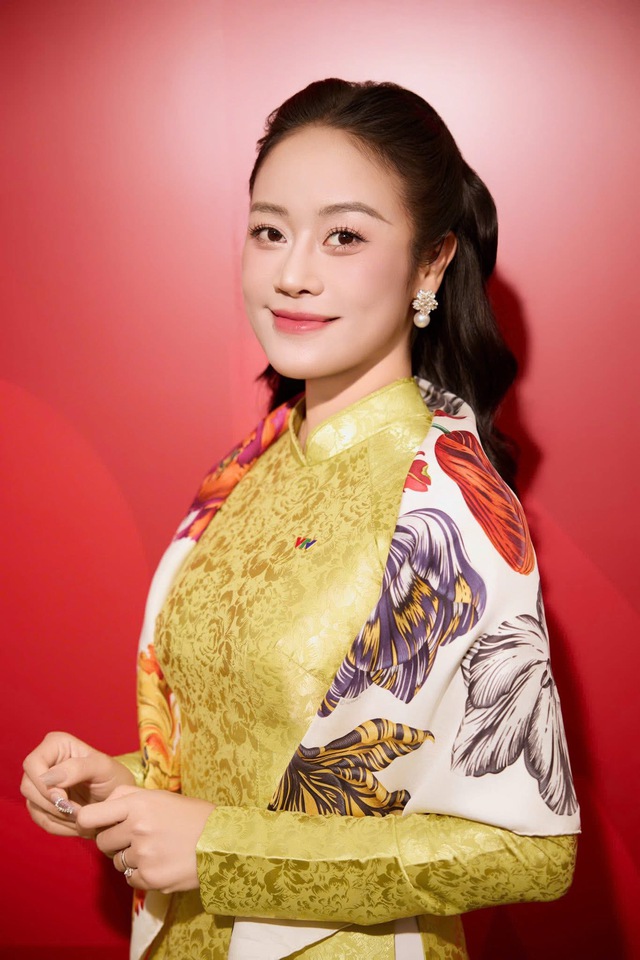 MC Phí Linh - Ảnh 1.