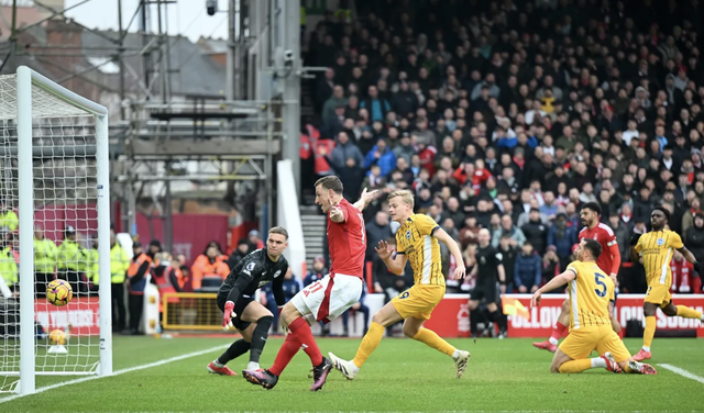 Vùi dập Brighton 7 bàn, "ngựa ô" Nottingham Forest tung vó- Ảnh 2.