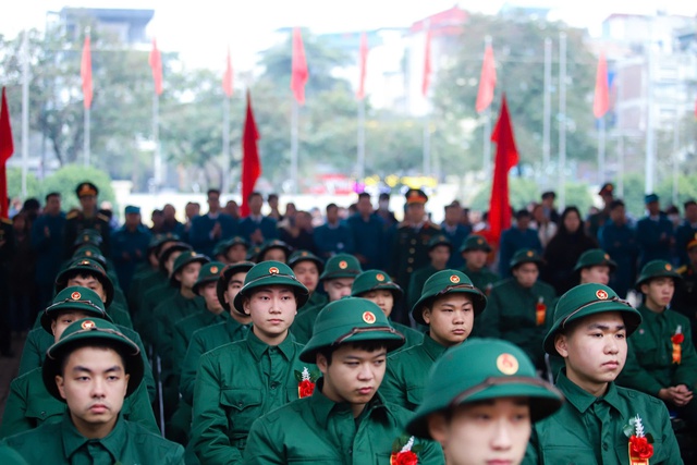 Bí thư Thành ủy và Chủ tịch UBND TP Hà Nội động viên tân binh lên đường nhập ngũ- Ảnh 3.