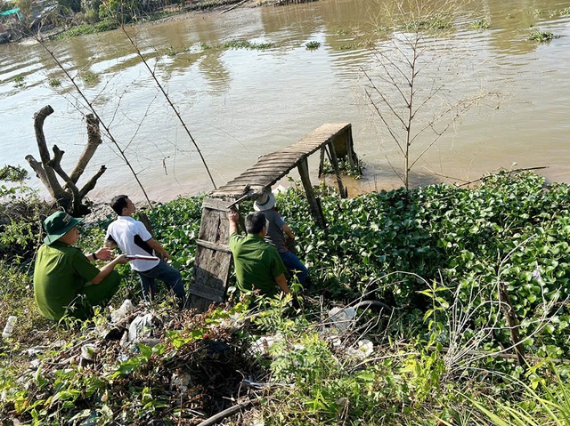 Thản nhiên đứng bán bún riêu sau khi sát hại cụ ông giao thịt heo- Ảnh 2.