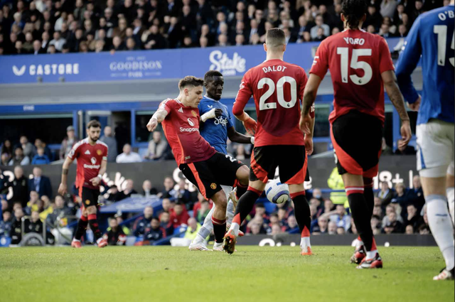 Man United ngược dòng, cầm hòa Everton tại Goodison Park- Ảnh 5.