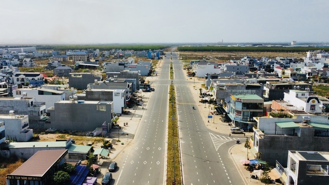 Sai phạm sân bay Long Thành: Bắt lãnh đạo và nhiều thuộc cấp Trung tâm Phát triển quỹ đất huyện - Ảnh 1.