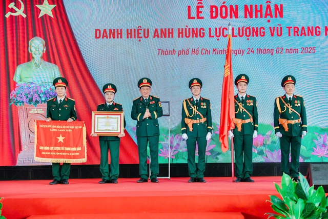 Một khoa điều trị đón nhận danh hiệu Anh hùng Lực lượng vũ trang nhân dân- Ảnh 2.