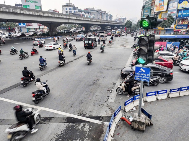 Cục CSGT: Xử lý nghiêm hành vi điều khiển đèn tín hiệu giao thông trái phép- Ảnh 1.