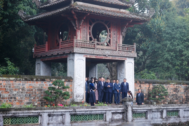 Thủ tướng Phạm Minh Chính và Thủ tướng New Zealand nghe hát quan họ tại Văn Miếu - Quốc Tử Giám- Ảnh 3.