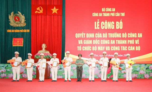 Công an Đà Nẵng, Cần Thơ, Khánh Hoà công bố quyết định bổ nhiệm lãnh đạo- Ảnh 5.