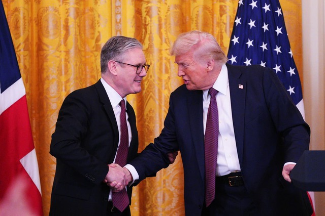 Tổng thống Mỹ Donald Trump và Thủ tướng Anh Sir Keir Starmer trong cuộc họp báo tại Nhà Trắng hôm 27-2. Ảnh: PA