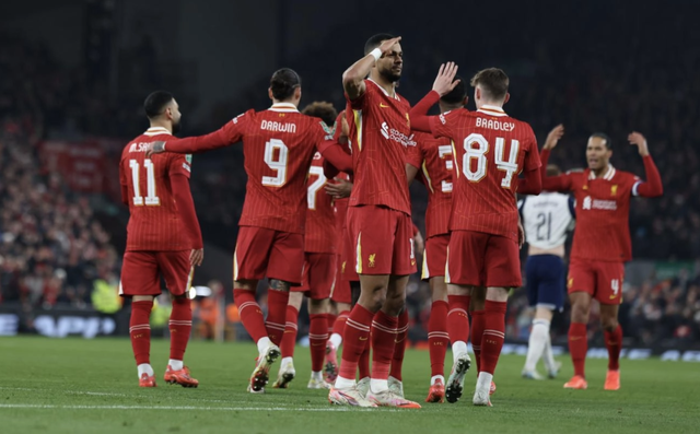 "Mở tiệc" bàn thắng trước Tottenham, Liverpool đoạt vé dự chung kết League Cup- Ảnh 2.