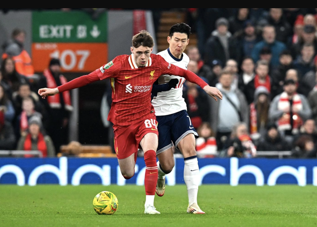 "Mở tiệc" bàn thắng trước Tottenham, Liverpool đoạt vé dự chung kết League Cup- Ảnh 1.