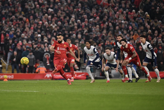 "Mở tiệc" bàn thắng trước Tottenham, Liverpool đoạt vé dự chung kết League Cup- Ảnh 3.