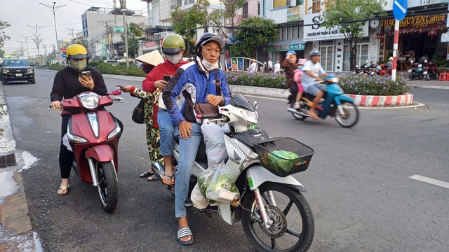 VIDEO: Người miền Tây hối hả mua cá lóc nướng ngày vía Thần Tài- Ảnh 2.