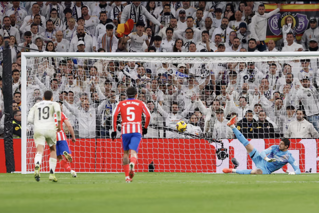 Real Madrid không thắng derby, La Liga nóng cuộc đua vô địch- Ảnh 2.