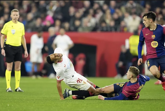 Thắng vùi dập Sevilla, Barcelona tăng tốc đua vô địch La Liga- Ảnh 7.