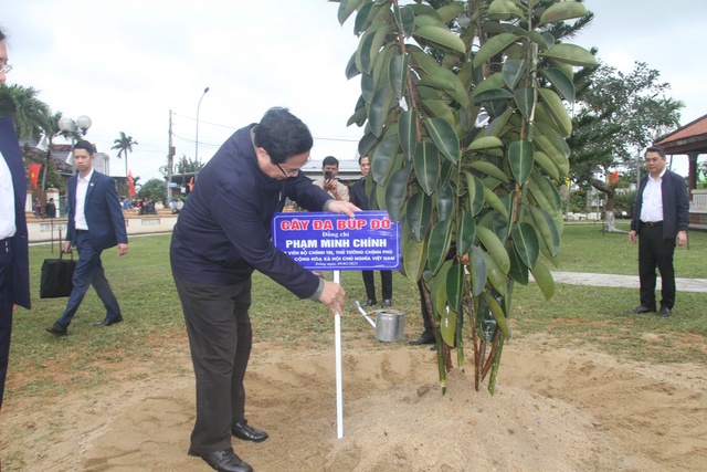 Thủ tướng Phạm Minh Chính dâng hương tại Khu lưu niệm Thủ tướng Phạm Văn Đồng- Ảnh 4.