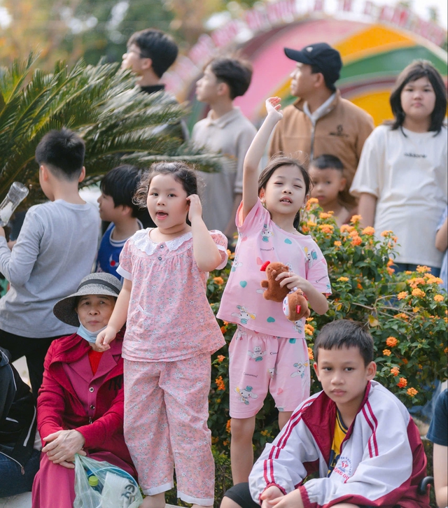 Cận cảnh hàng vạn người chen chân tại Lễ hội đường phố - Lễ hội cà phê Buôn Ma Thuột- Ảnh 3.