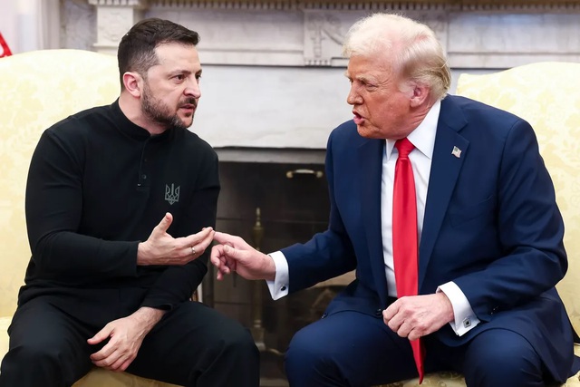 Tổng thống Ukraine Volodymyr Zelensky tranh luận với Tổng thống Mỹ Donald Trump tại phòng Bầu dục ngày 28-2. Ảnh: EPA-EFE/JIM LO SCALZO/POOL