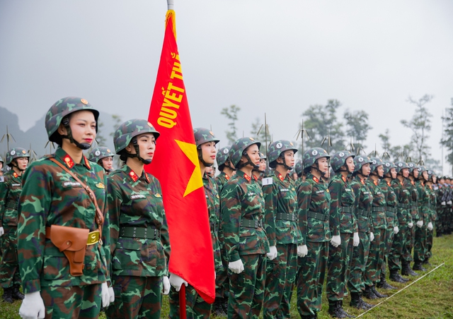 Ngắm những "bóng hồng" trên thao trường tập diễu binh, diễu hành- Ảnh 11.