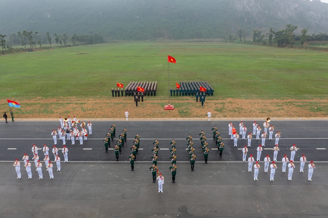 Ngắm những "bóng hồng" trên thao trường tập diễu binh, diễu hành- Ảnh 3.