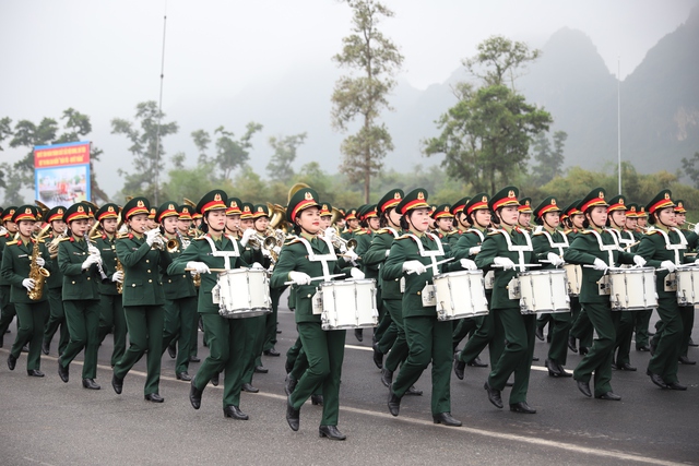 Ngắm những "bóng hồng" trên thao trường tập diễu binh, diễu hành- Ảnh 5.