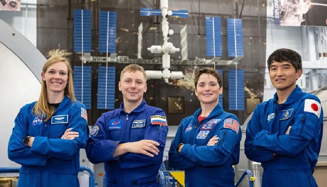 Phi hành đoàn của sứ mệnh SpaceX Crew-10. Từ trái sang: Gồm các phi hành gia Nichole Ayers (NASA), Kirill Peskov (Roscosmos), chỉ huy Anne McClain (NASA) và Takuya Onishi (JAXA). Ảnh: NASA