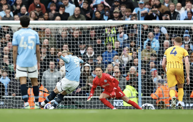 Haaland, Marmoush cùng ghi bàn, Man City mất điểm sân nhà trước Brighton- Ảnh 2.