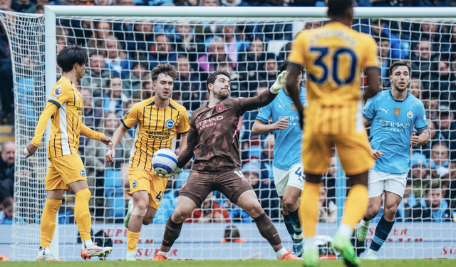 Haaland, Marmoush cùng ghi bàn, Man City mất điểm sân nhà trước Brighton- Ảnh 1.