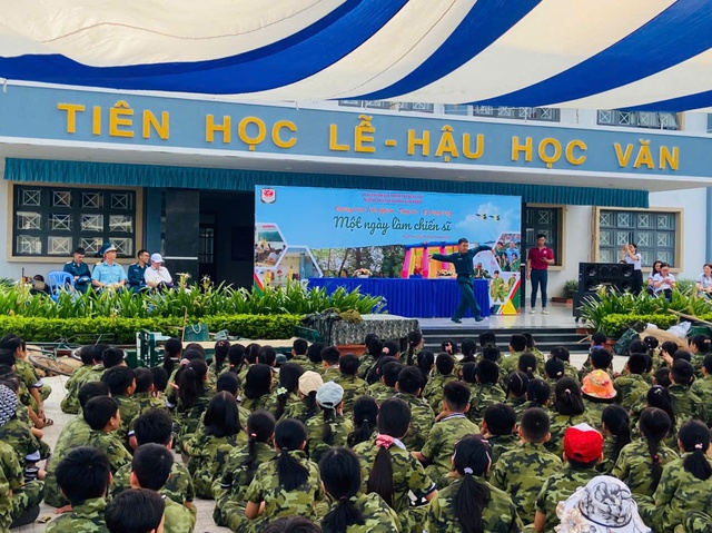 Bộ đội tên lửa truyền lửa cho học sinh- Ảnh 4.