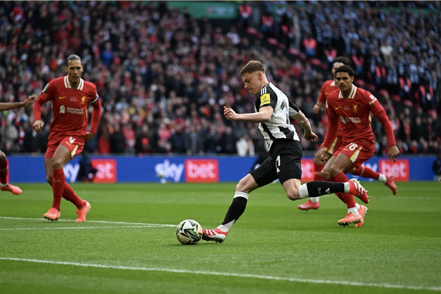 Liverpool thành cựu vương League Cup, Newcastle có danh hiệu sau 70 năm- Ảnh 3.