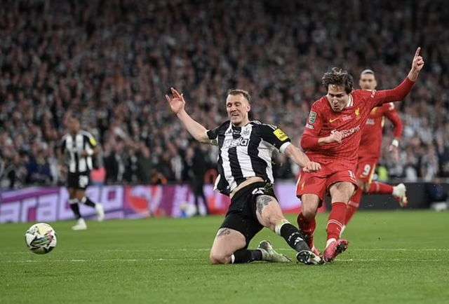 Liverpool thành cựu vương League Cup, Newcastle có danh hiệu sau 70 năm- Ảnh 6.