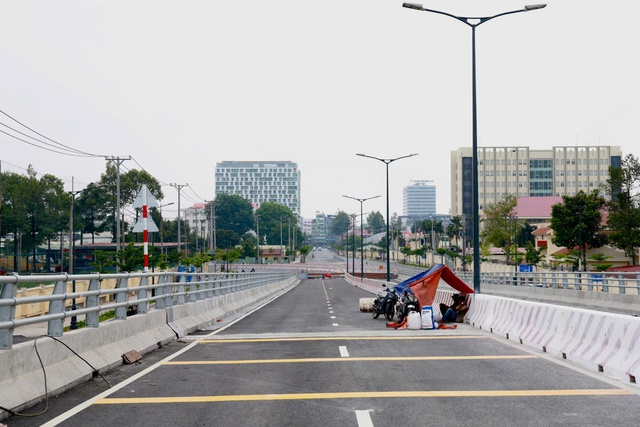 Cận cảnh hai tuyến đường "mở lối" vào nhà ga T3 Tân Sơn Nhất- Ảnh 1.