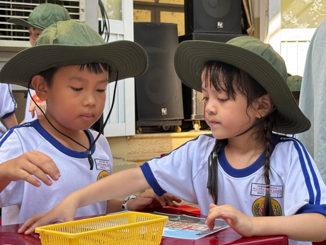 TP HCM: Học sinh hoá thân thành chiến sĩ, chui hầm, lắp ráp xe tăng- Ảnh 4.