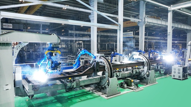 THACO INDUSTRIES phát huy năng lực sản xuất gia công cơ khí đa lĩnh vực- Ảnh 4. THACO INDUSTRIES phát huy năng lực sản xuất gia công cơ khí đa lĩnh vực- Ảnh 4.