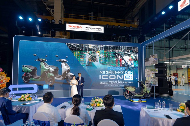 Honda Việt Nam xuất xưởng chiếc xe gắn máy điện ICON e: đầu tiên- Ảnh 1. Honda Việt Nam xuất xưởng chiếc xe gắn máy điện ICON e: đầu tiên- Ảnh 1.
