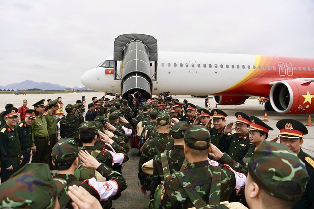 Vietjet chuyên chở lực lượng cứu nạn, cứu hộ đến Myanmar- Ảnh 1.