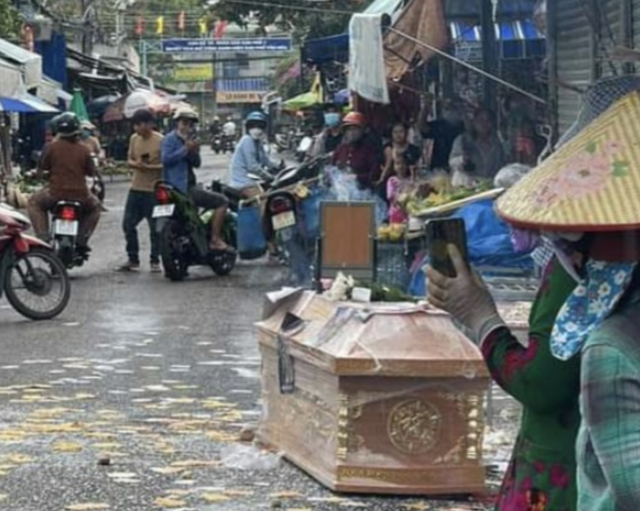 Những vụ việc khiến dư luận rùng mình do "giỡn mặt với quan tài"- Ảnh 3.