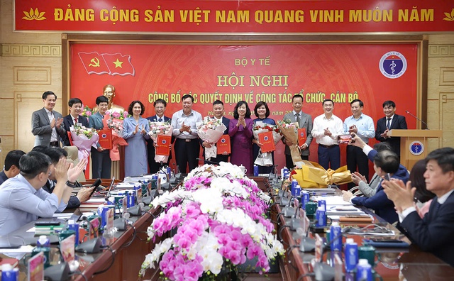 Bộ Y tế bổ nhiệm, tiếp nhận, điều động nhiều lãnh đạo đơn vị- Ảnh 2.