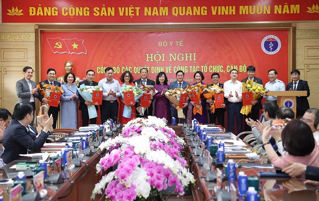 Bộ Y tế bổ nhiệm, tiếp nhận, điều động nhiều lãnh đạo đơn vị- Ảnh 1.