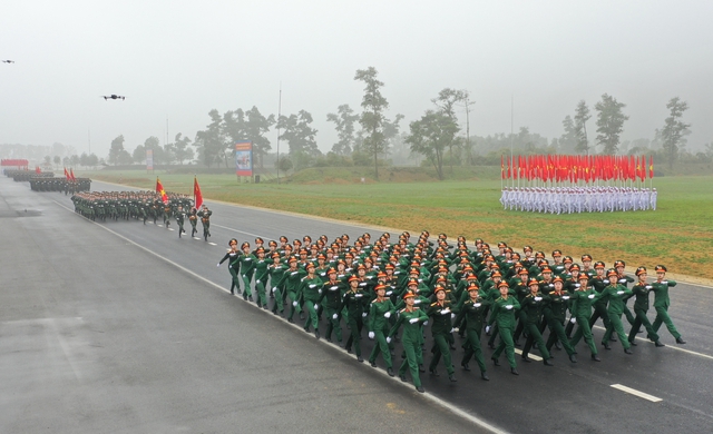 Hợp luyện diễu binh, diễu hành kỷ niệm 50 năm Ngày giải phóng miền Nam, thống nhất đất nước- Ảnh 2.