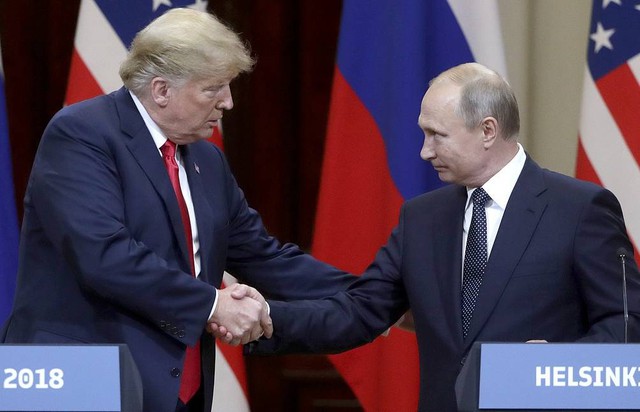 Hai ông Donald Trump và Putin trong thượng đỉnh Mỹ - Nga tại Phần Lan năm 2018. Ảnh: Tass