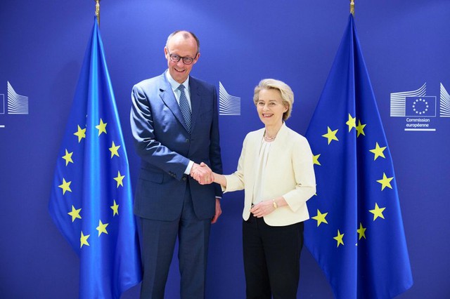 Chủ tịch Ủy ban châu Âu Ursula von der Leyen (phải) và ông Friedrich Merz, người dự kiến là thủ tướng tiếp theo của Đức Ảnh: Mạng xã hội X