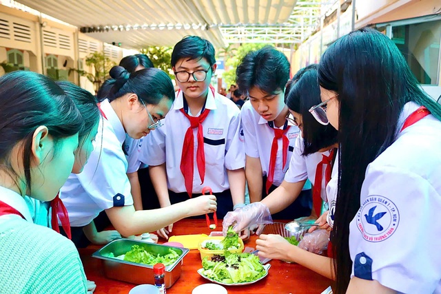 Thông tin mới nhất về thi lớp 10 tại TP HCM: Thí sinh có thể đăng ký 8 nguyện vọng - Ảnh 1.