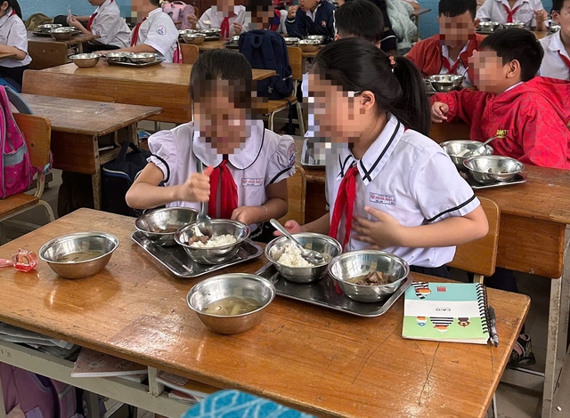 Nha Trang: Cô giáo tố cáo nhà trường "ăn bớt" suất ăn bán trú- Ảnh 2.