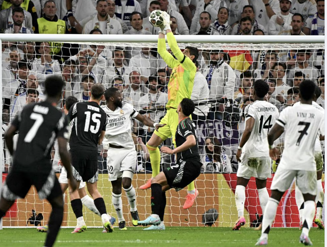Arsenal mừng chiến thắng tại Bernabeu, Real Madrid thành cựu vương- Ảnh 2. Arsenal mừng chiến thắng tại Bernabeu, Real Madrid thành cựu vương- Ảnh 2.