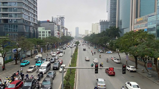 Chuyển đổi xanh trong giao thông đô thị là vấn đề cấp thiết đối với các thành phố lớn như Hà Nội, TP HCM. Ảnh: LÊ THÚY